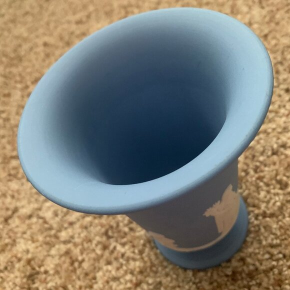 Vintage Imported Wedgewood Vase Circa 1970's - Picture 9 of 11